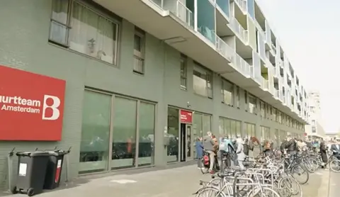 Buurtteam Amsterdam wil schaamte doorbreken met nieuwe stadsbrede campagne
