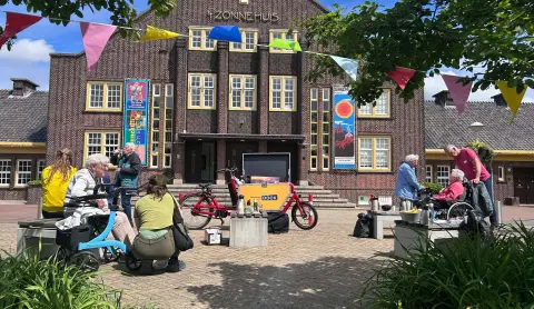 Bakkie Beweeg Bakfiets brengt ouderen in beweging én verbindt de wijk